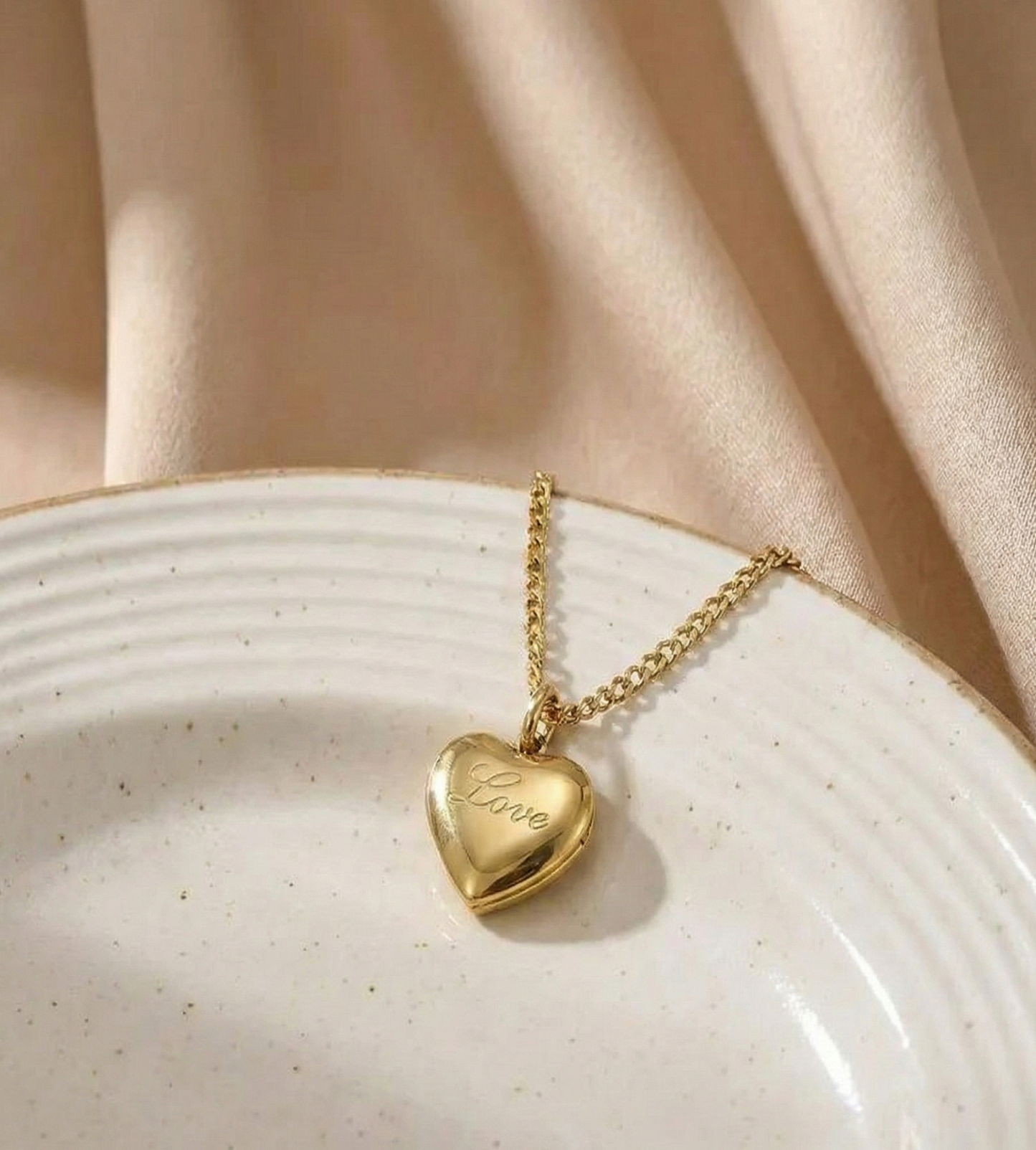 Minimal Heart Love Stamp Necklace