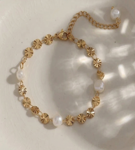 Dainty Snowflake Pearl Bracelet